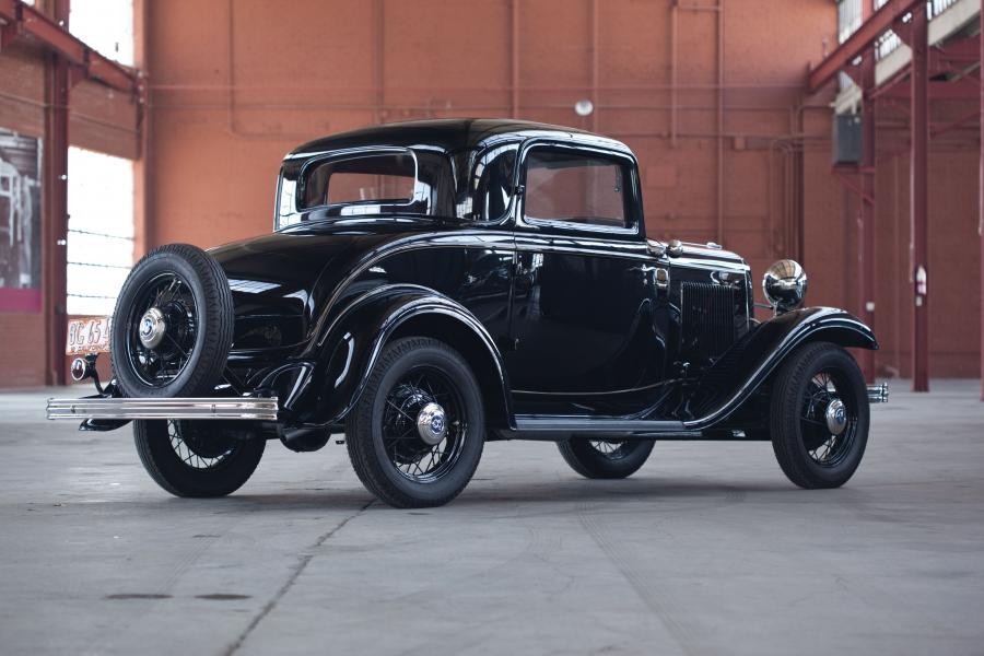  Ford V8 DeLuxe 3-Window Coupe 1932 года  (фото 2 из 23)